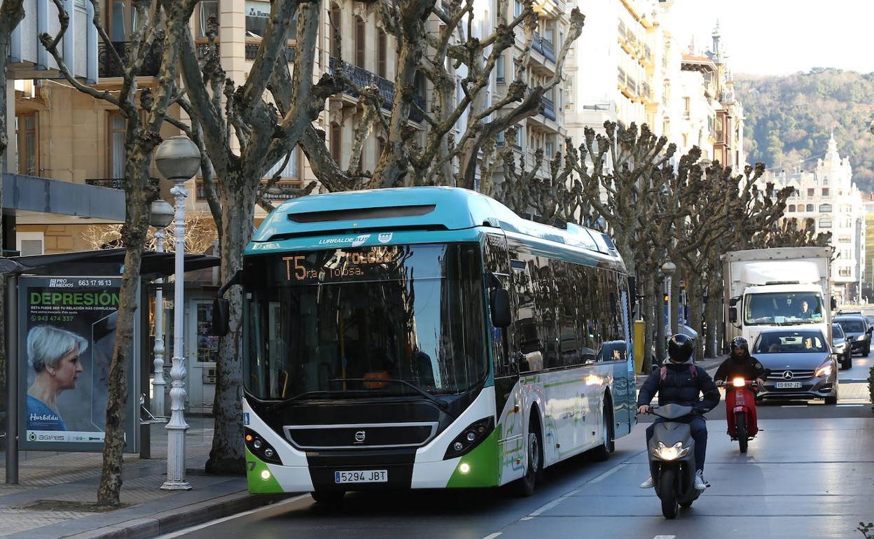 Azpiazu plantea que Euskadi garantice el descuento del 50% en el transporte público al menos hasta junio