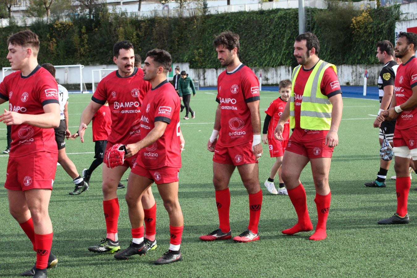 El Ampo Ordizia remonta un 13-27 en contra y Cruz transforma un ensayo en el último segundo para darle a los goierritarras la primera victoria en casa. 