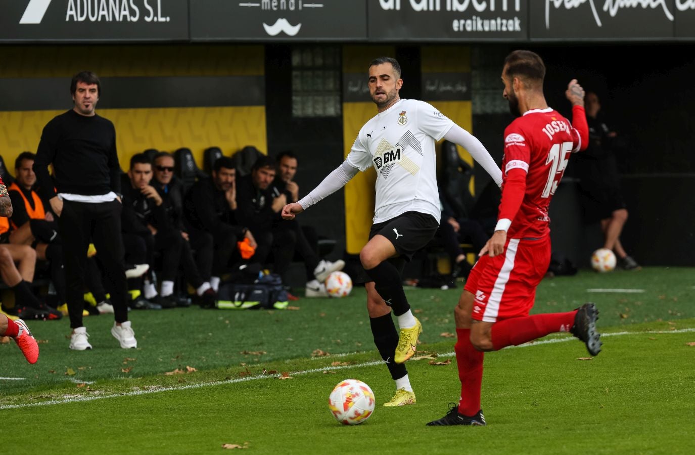 El conjunto irundarra, que fue perdiendo 0-3, logró recortar distancias en la segunda mitad y estuvo cerca de salvar un punto. 