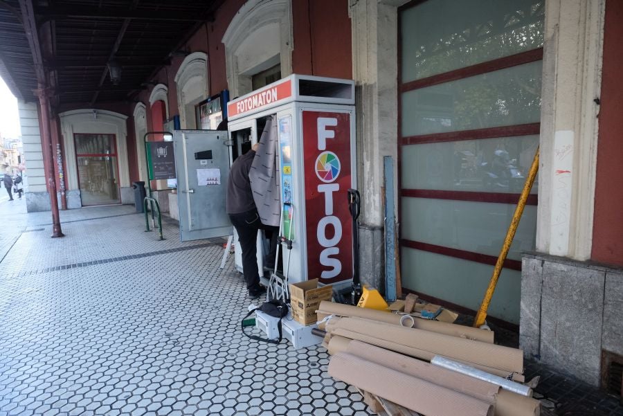Fotos: Centenares de afectados por la suspensión de trenes entre Irun y Andoain