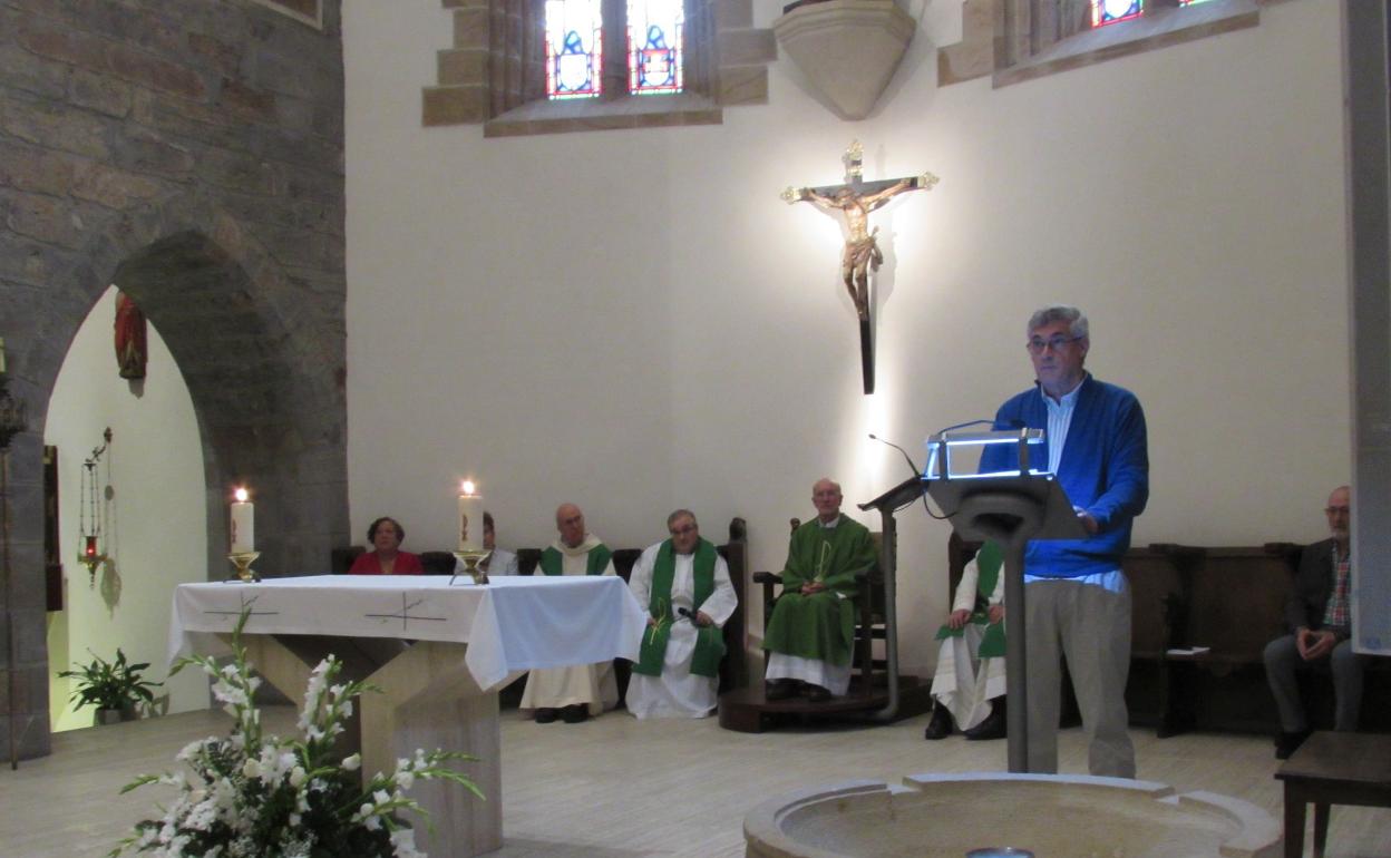 Parroquia de San Juan Bautista durante una misa. 