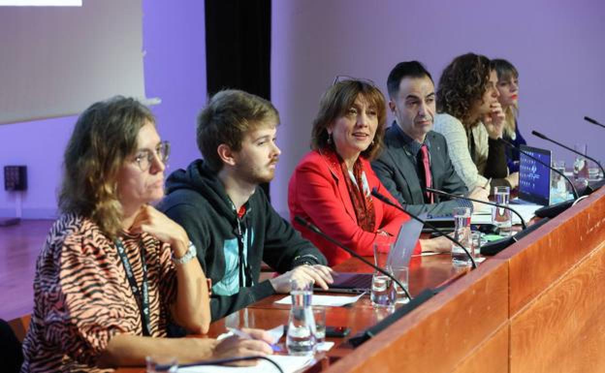 La mesa del claustro, con Ferreira en el centro. 
