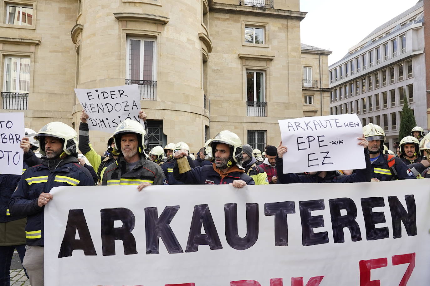 Fotos: Los bomberos vascos comienzan a movilizarse por «el desastre» de la OPE unificada