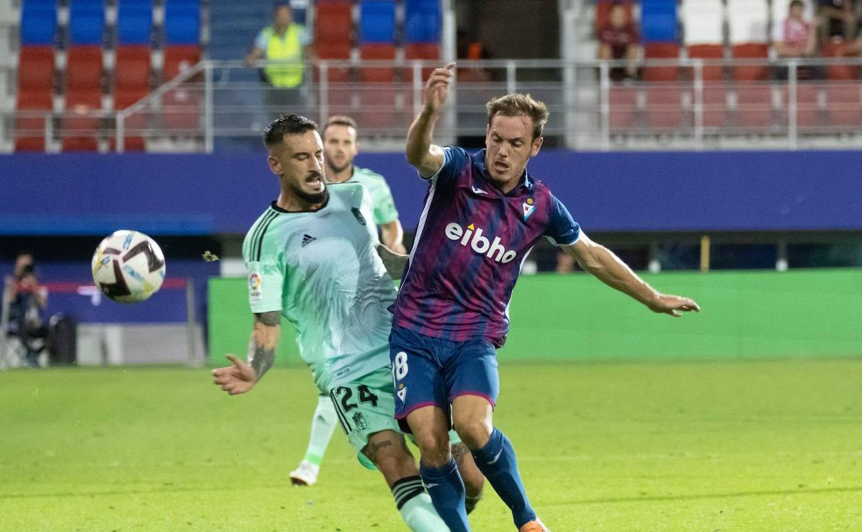 Bautista en el partido ante el Granada en el que marcó un gol. 