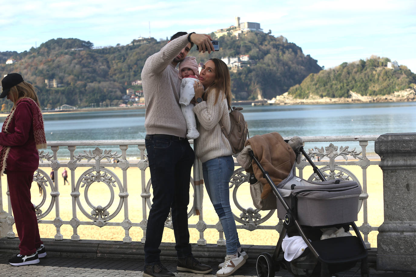 Fotos: Primer día de fiesta para los turistas en Donostia