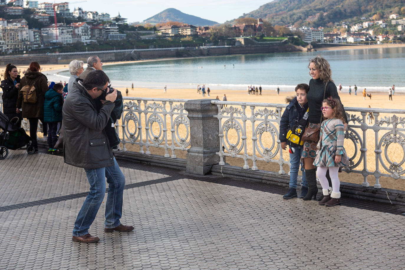 Fotos: Primer día de fiesta para los turistas en Donostia