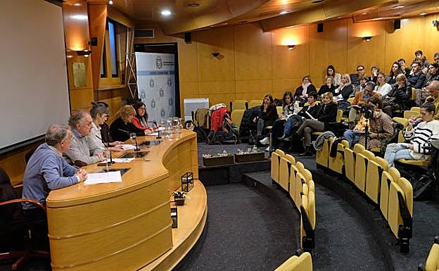 Imagen principal - Los jefes médicos urgen a Salud reformas para que «no caiga el edificio» de Osakidetza