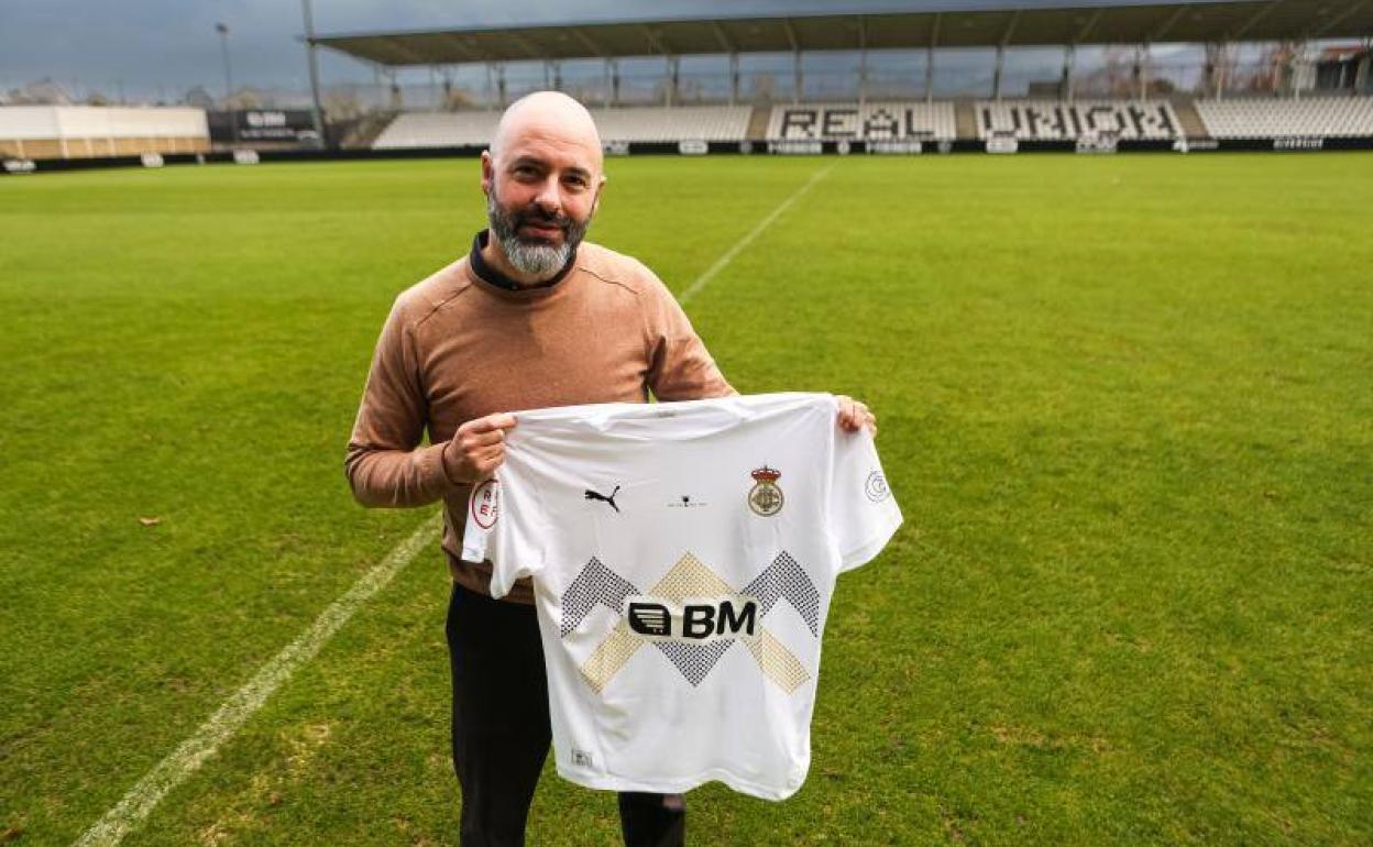 Presentación de Movilla como nuevo entrenador del Real Unión