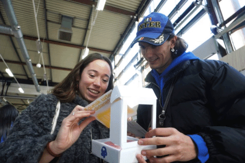 «Atzean hainbeste esfortzu duen lana stand-ean ikustea oso polita da»