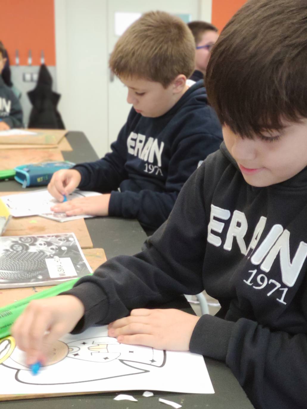 Eraingo ikasleek artearekin gozatzen dute