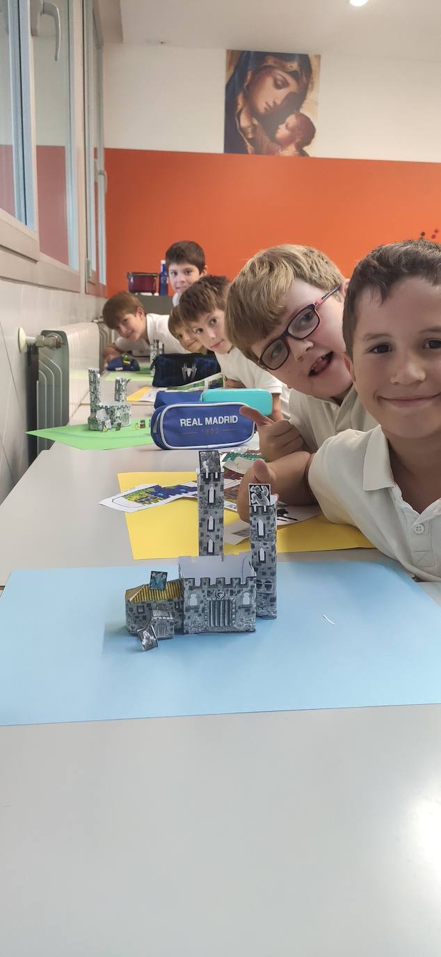 Eraingo ikasleek artearekin gozatzen dute