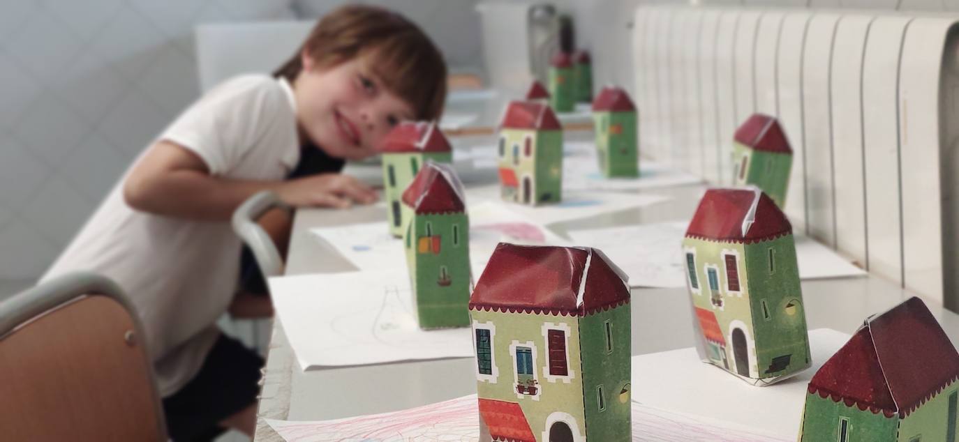 Eraingo ikasleek artearekin gozatzen dute