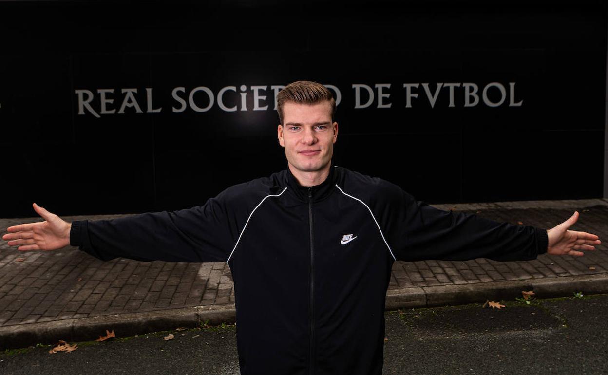 Alexander Sorloth está encantado en la Real Sociedad, como se aprecia en esta imagen en Zubieta. 