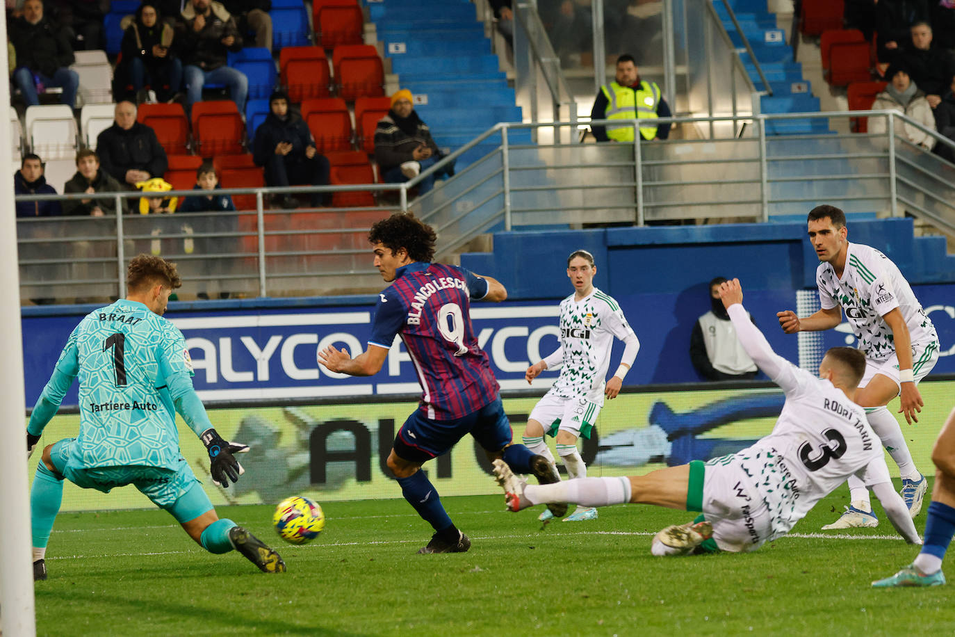 Fotos: Las mejores imágenes del Eibar-Oviedo