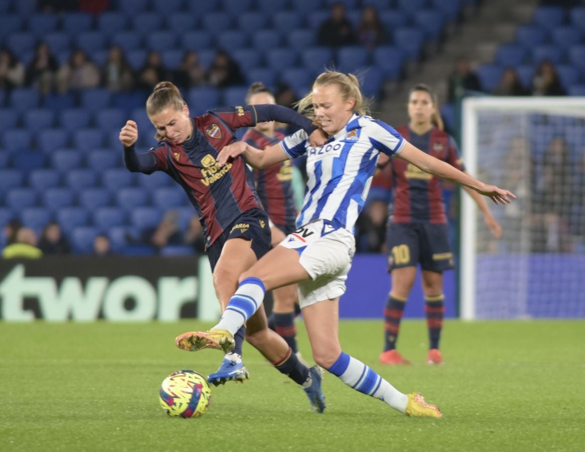 Fotos: La Real cae en casa ante un rival directo