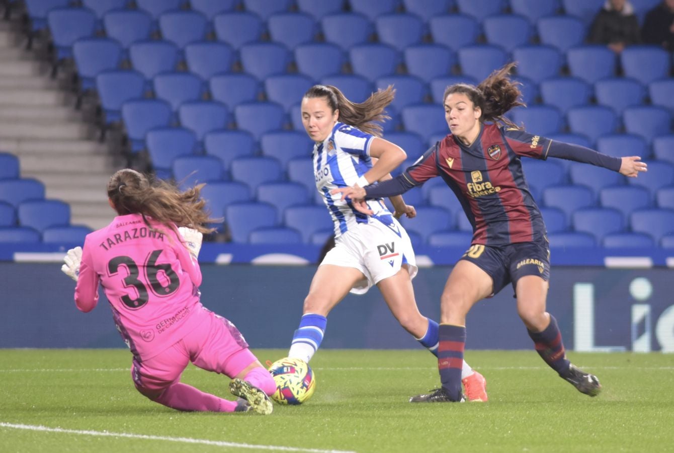 Fotos: La Real cae en casa ante un rival directo