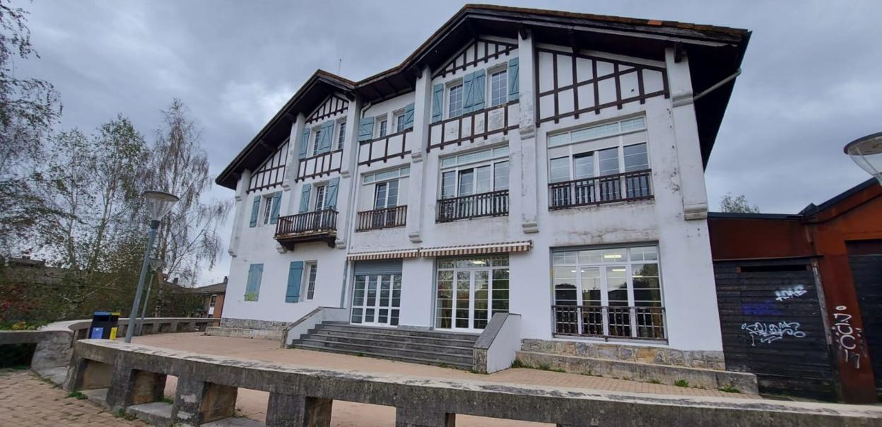 La reunión abierta de esta tarde será en la antigua Casa de Cultura. 