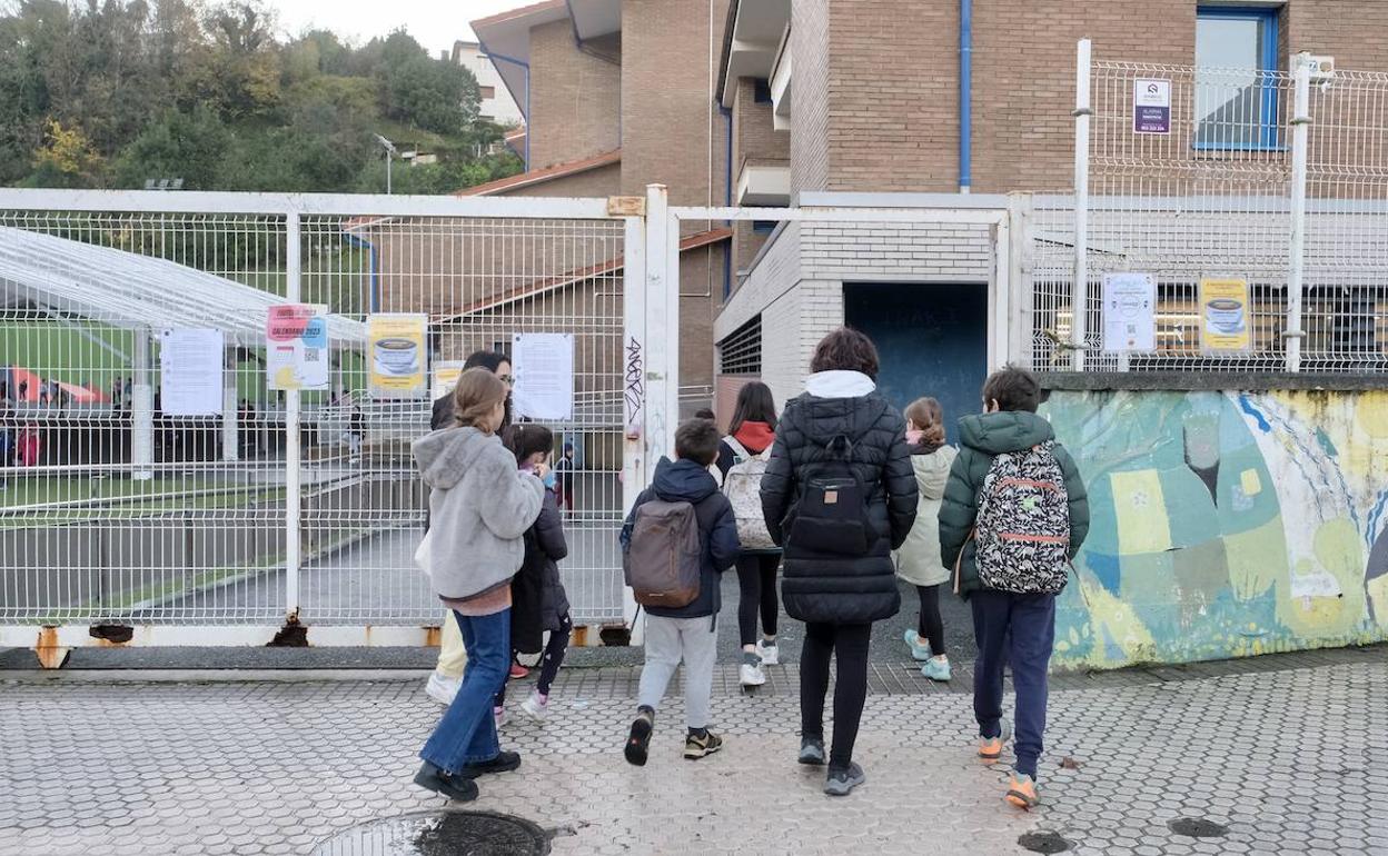 Normalidad en el colegio público Zuhaizti, de Donostia.