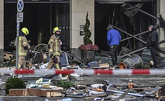 Así ha quedado el mayor acuario cilíndrico del mundo tras estallar