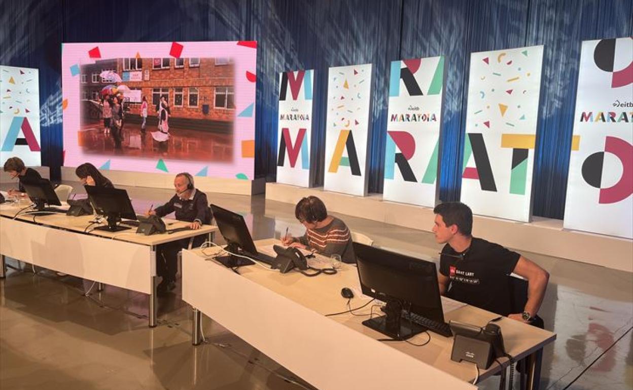 Herritarren ekarpenak jaso ziren 'call center'-a.