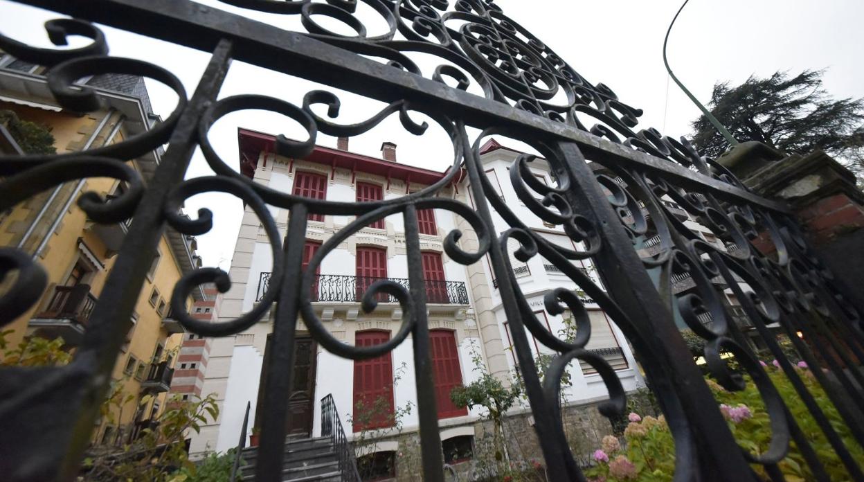 Imagen de la fachada de la villa Sagrado Corazón, en el número 37 del paseo San Francisco. 