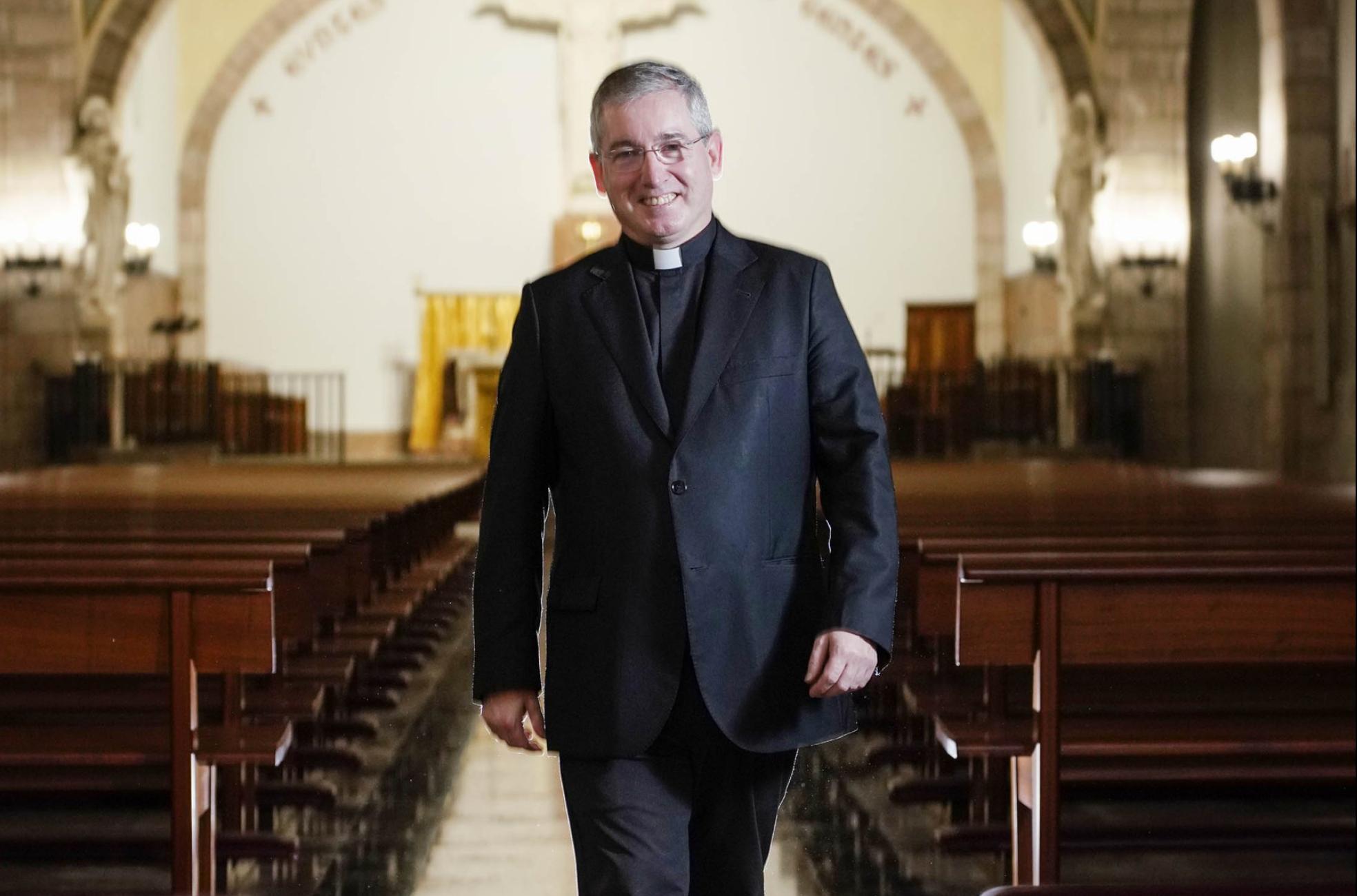 Con respeto e ilusión. Fernando Prado sonríe en la capilla del Seminario antes de dirigir desdehoy a la Iglesia de Gipuzkoa. 