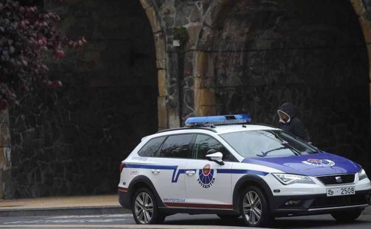Detienen a un hombre en Eibar tras robar en una casa a la que accedió escalando desde el exterior