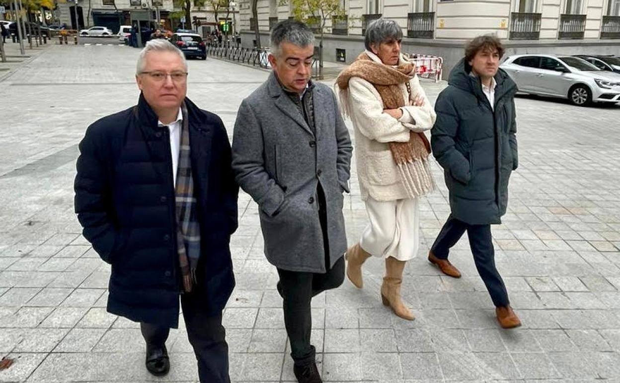 Una representación del PSE ha acompañado a Ana Priede a la Audiencia Nacional.