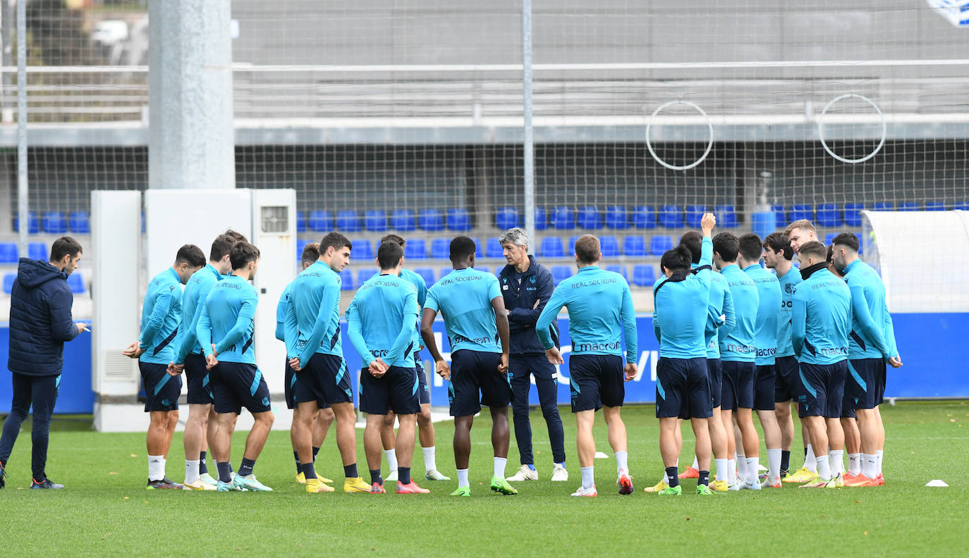 Fotos: Los realistas se ejercitan en Zubieta