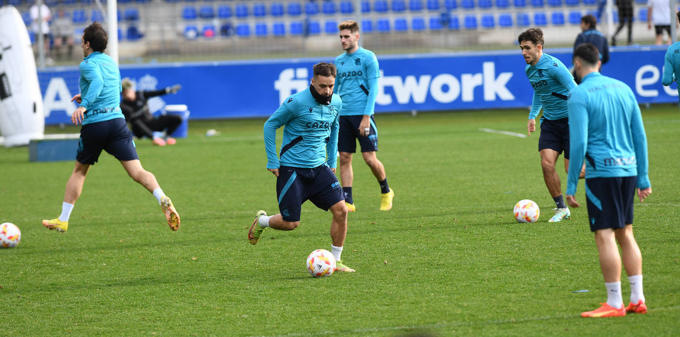 Fotos: Los realistas se ejercitan en Zubieta