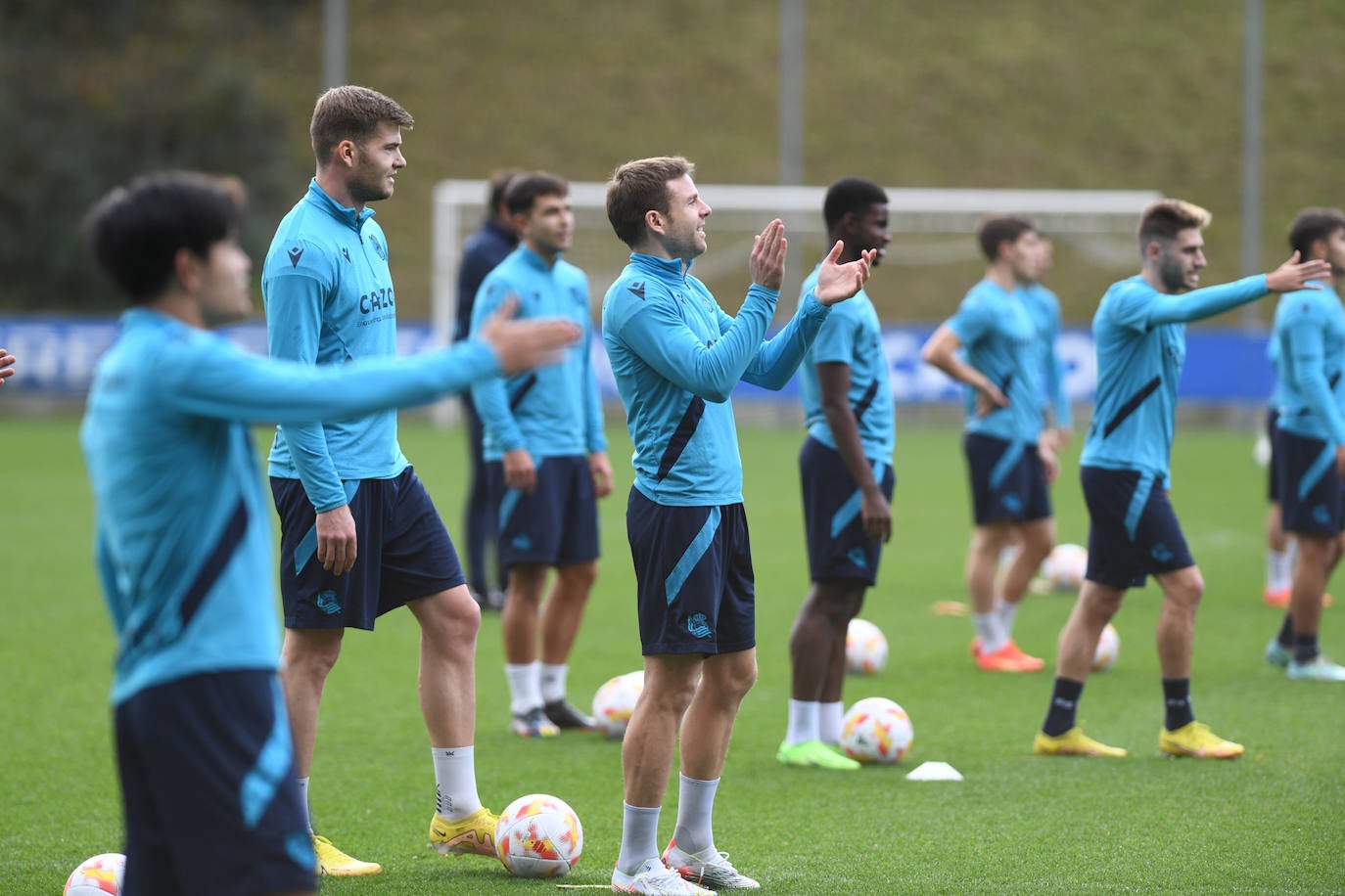 Fotos: Los realistas se ejercitan en Zubieta