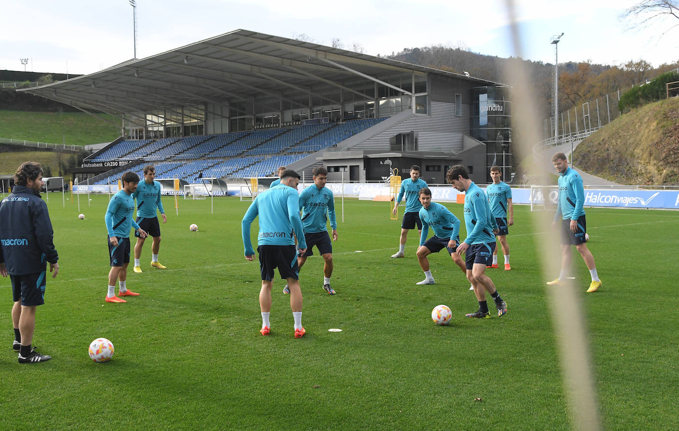 Fotos: Los realistas se ejercitan en Zubieta