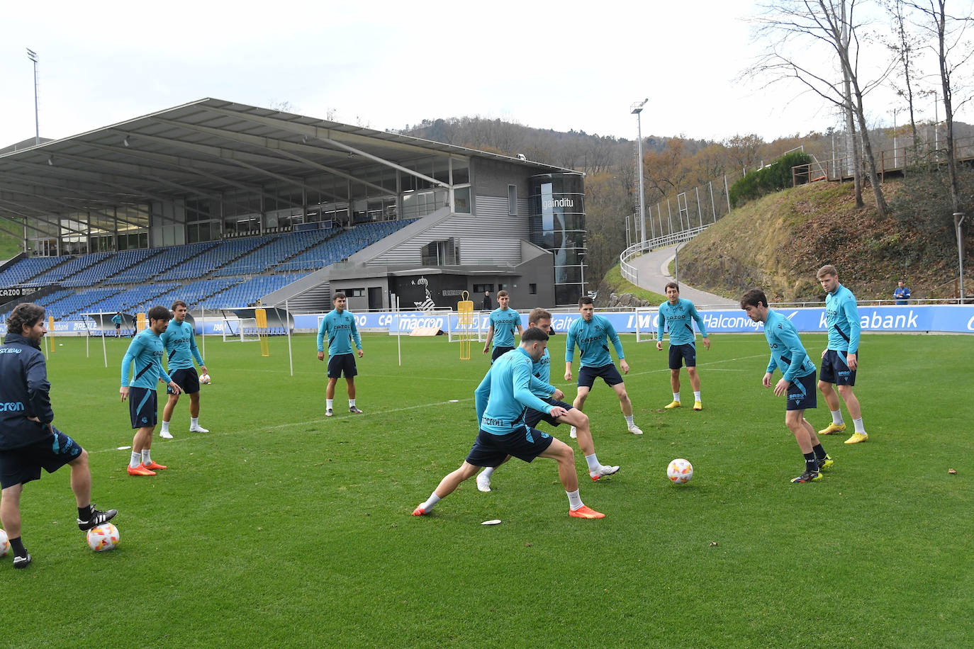 Fotos: Los realistas se ejercitan en Zubieta