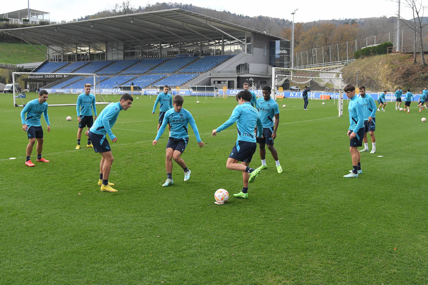 Fotos: Los realistas se ejercitan en Zubieta
