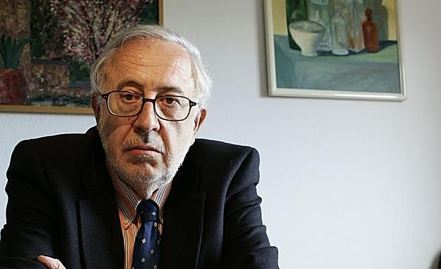 Juan José Solozabal: «Ni el Gobierno ha demolido el Estado ni el PP ha secuestrado el Senado» 