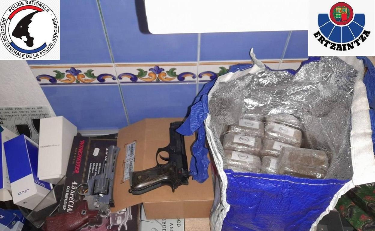 Suceso: La Ertzaintza propicia la captura en Hendaia de un español con 5,5 kilos de marihuana
