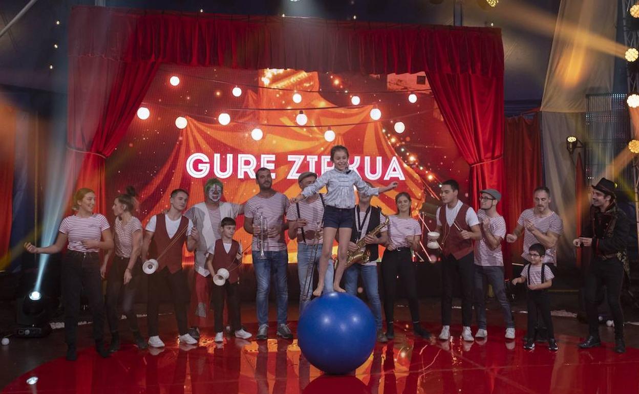 Gure Zirkuko artista taldea ere izango da ikuskizunaren zati.