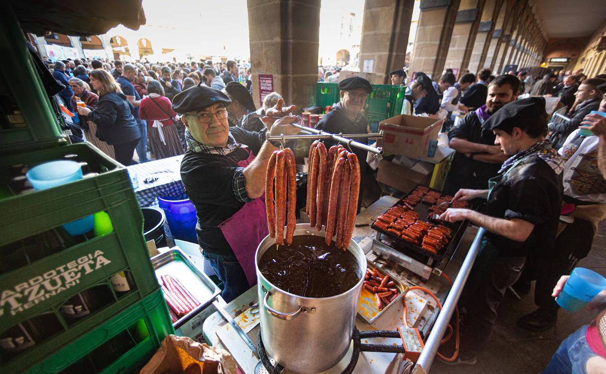 Alrededor de 75.000 personas transitaron por la feria de Santo Tomás. 