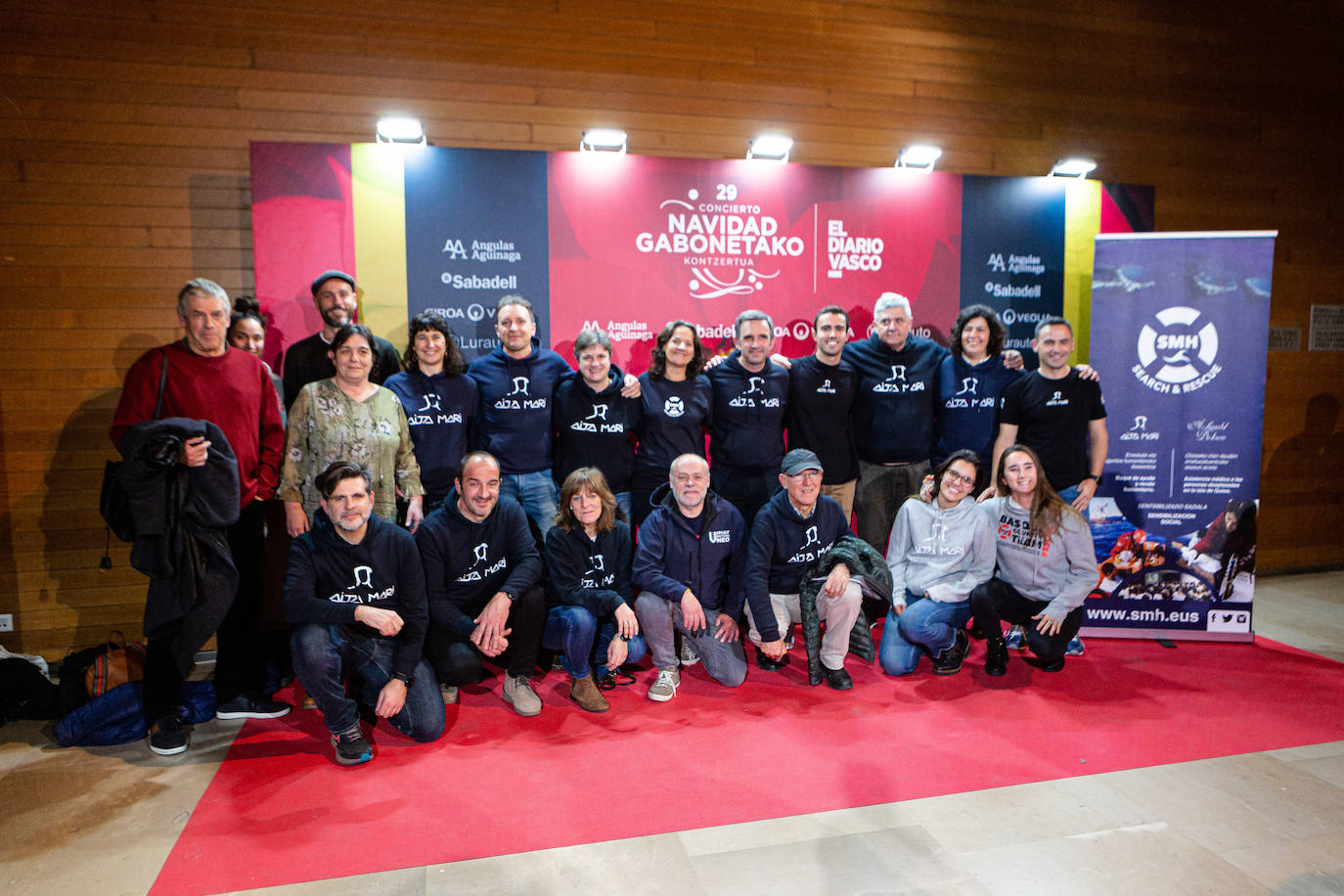 Un buen número de representantes del equipo de Salvamento Marítimo Humanitario asistieron a la gala, cuya recaudación fue destinada a la ONG por la importante labor que desde 2015 realizan voluntariamente dando respuesta a la crisis humanitaria en el Mediterráneo.