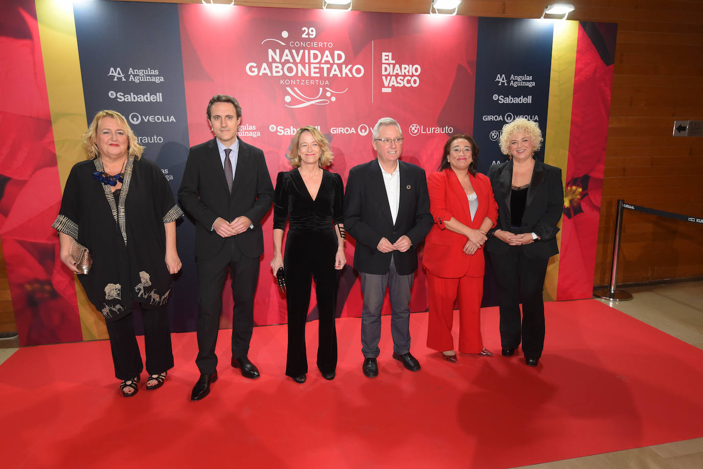 Los diputados forales Aintzane Oyarbide (Infraestructuras viarias), Jabier Larrañaga (Promoción económica, turismo y medio rural), Eider Mendoza (Gobernanza), José Ignacio Asensio (Medio ambiente y obras hidráulicas), Rafaela Romero (Movilidad y ordenación territorial) y Maite Peña (Políticas sociales).