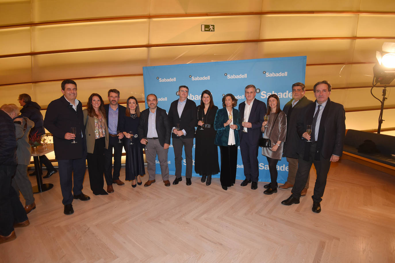 Del Banco Sabadell: José Luis Sarasola, Pilar Aguado, Joaquín Aranbarri, Arrate Vitores, Gorka Montero, Juan Agut, Itziar Mahave, Ana Euba, Óscar Goicoetxea, Ainhoa Arruti, Javier Rapado y Javier Abascal.