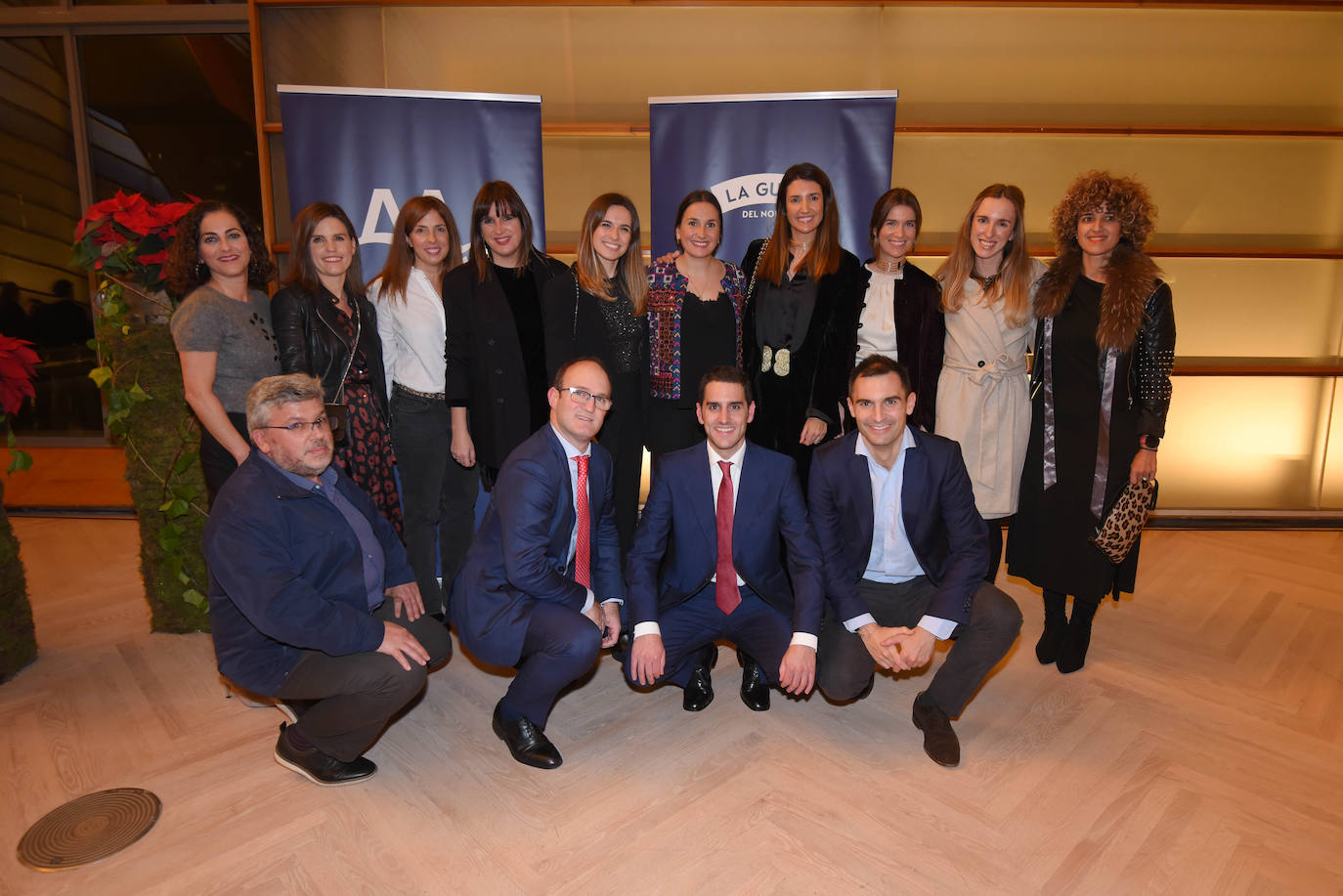 De Angulas Aguinaga: Ana Sillero, María Soto, Nayara Cospedal, Josune Zubimendi, Helene Sanz, Andrea Pérez, Laura Berridi, Joana Vergara, Laura Martínez y María Goicoechea. Abajo: Javier Da Silva, Ignacio Muñoz, Mikel Grande y Javier Apalategui.