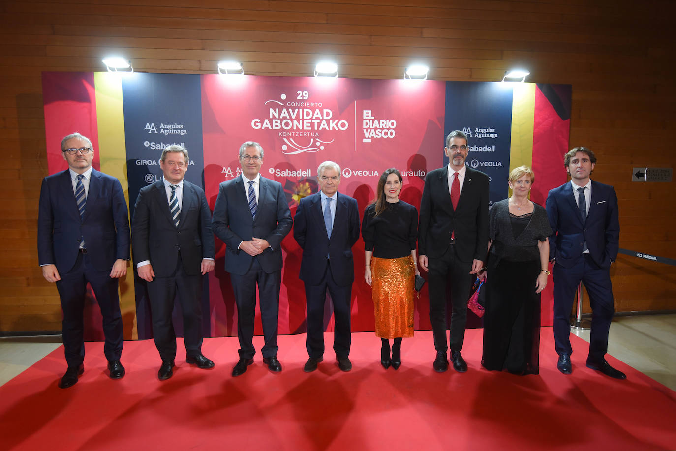 El director general de DV, Iñigo Barrenechea; el portavoz del Gobierno Vasco, Bingen Zupiria; el diputado general de Gipuzkoa, Markel Olano; el presidente de El Diario Vasco, José María Bergareche; la presidenta de la Parlamento Vasco, Bakartxo Tejeria; el alcalde de Donostia, Eneko Goia; la consejera de Desarrollo Económico, Aratxa Tapia; y el director de DV, David Taberna. 