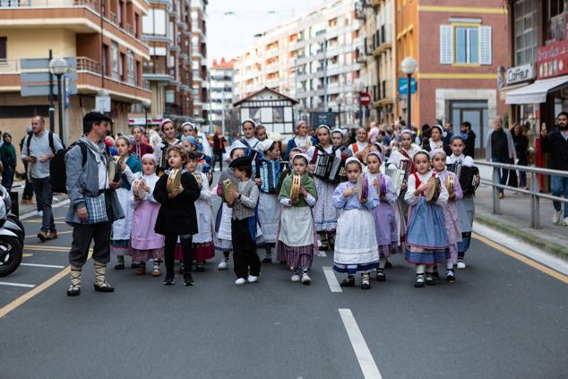 Fotos: Irun deja sus cartas a Olentzero