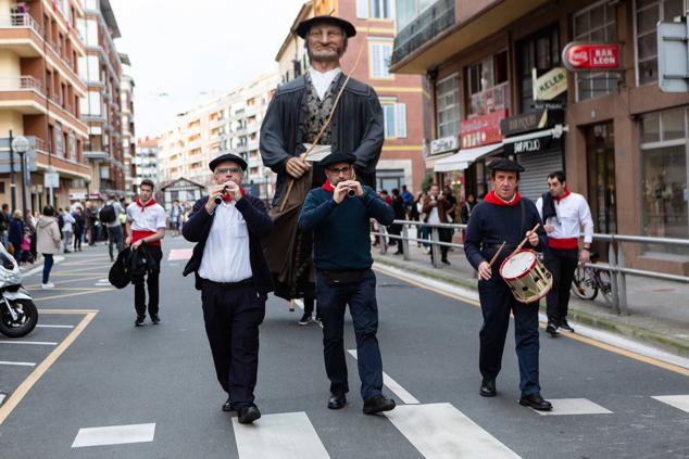 Fotos: Irun deja sus cartas a Olentzero