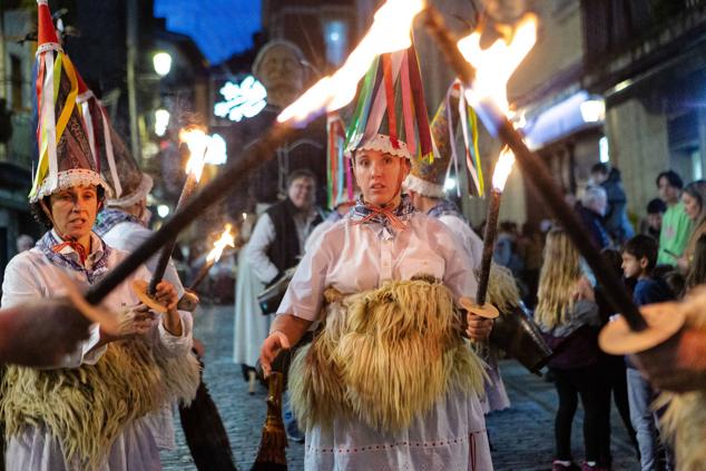 Fotos: Irun deja sus cartas a Olentzero