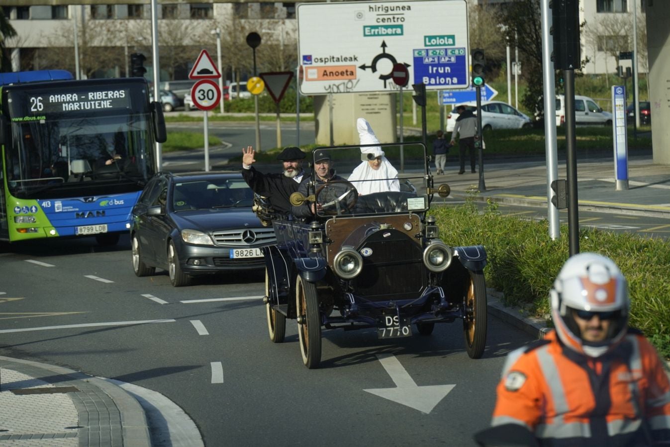 Fotos: Olentzero y Mari Domingui reparten ilusión en Donostia