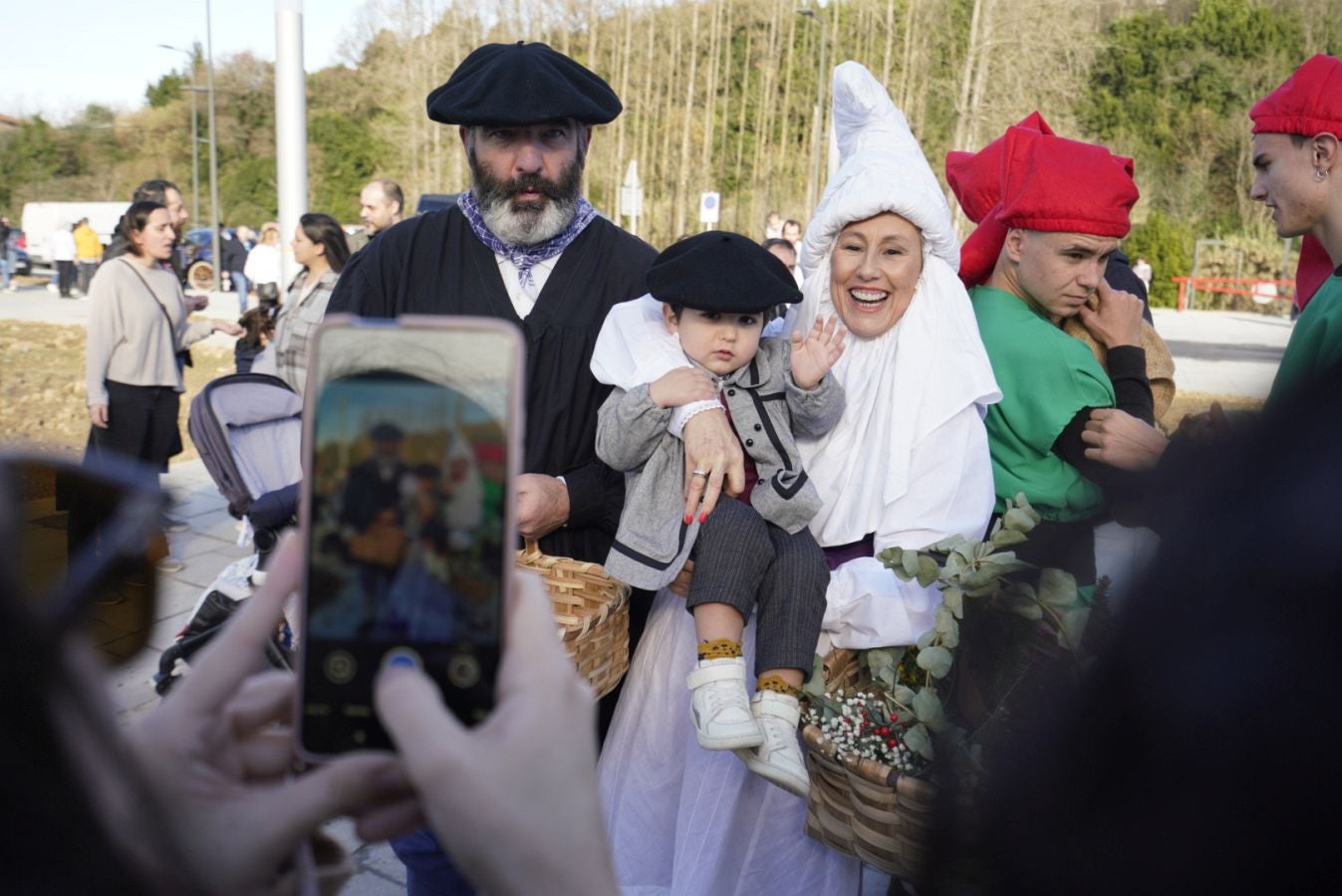 Fotos: Olentzero y Mari Domingui reparten ilusión en Donostia