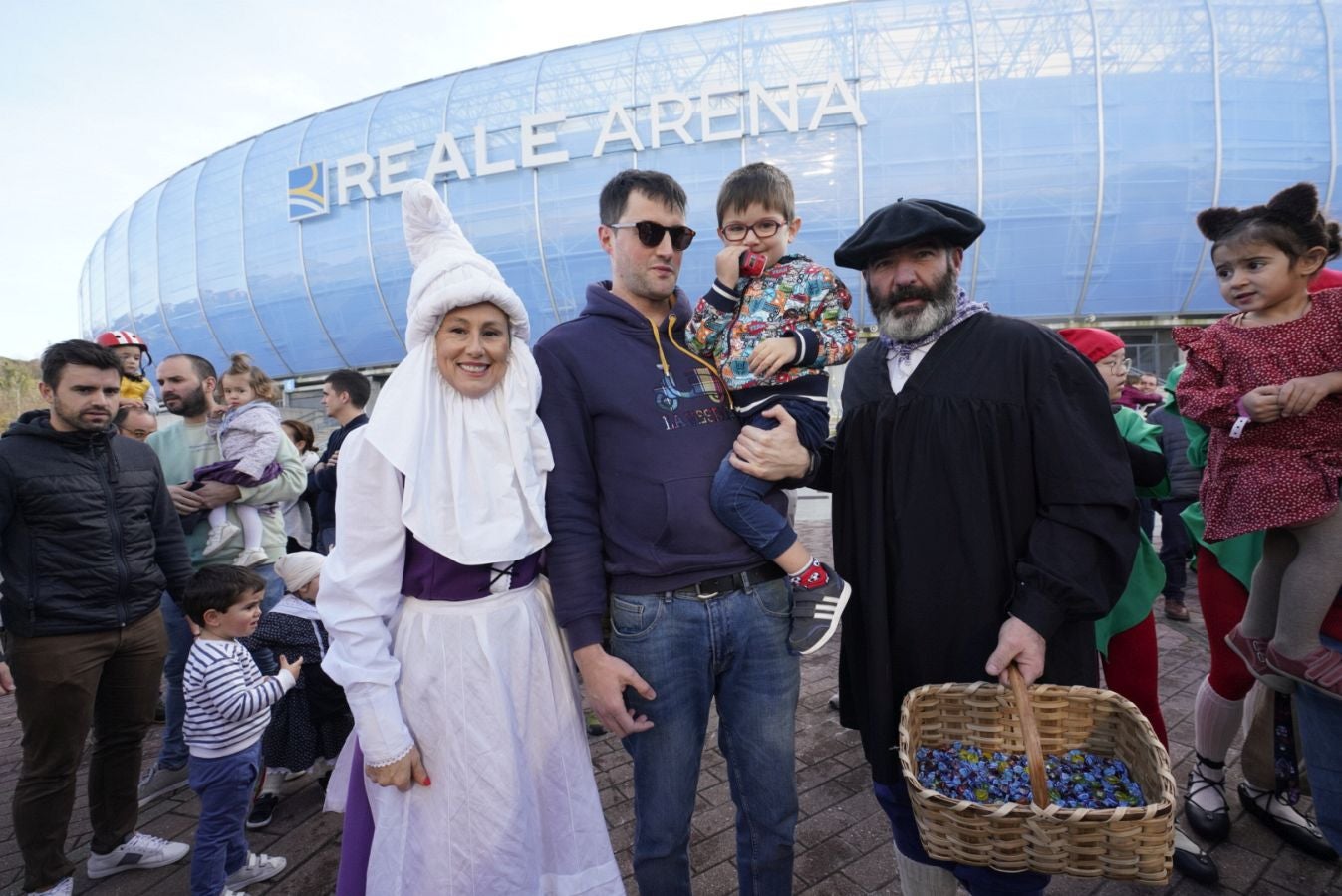 Fotos: Olentzero y Mari Domingui reparten ilusión en Donostia