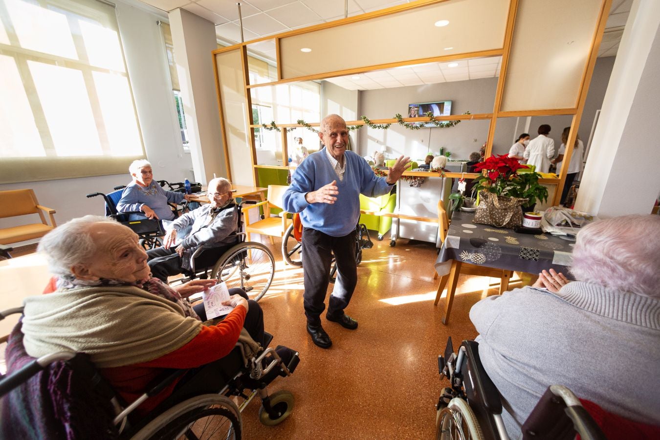 Fotos: Cartas que llevan la Navidad a la residencia de Andoain